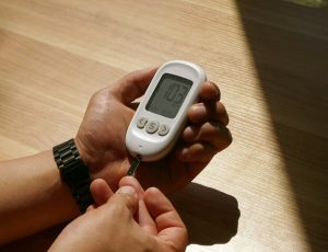 How to check kit expiry dates before selling diabetic supplies by inspecting packaging, labels, and product condition